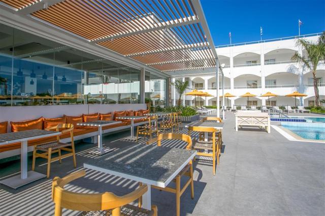 Hotel Orion - pool bar - letecký zájazd CK  (Rodos, Faliraki)