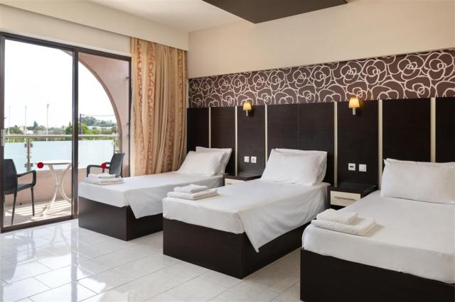 Hotel Rose - štúdio s výhľadom na bazén - letecký zájazd CK  - 