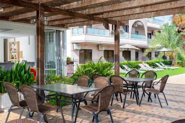 Hotel Rose - pool bar - letecký zájazd CK  - Kallithea, Rodos
