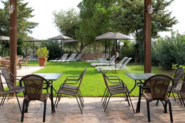 Hotel Rose - pool bar - letecký zájazd CK  - Kallithea, Rodos