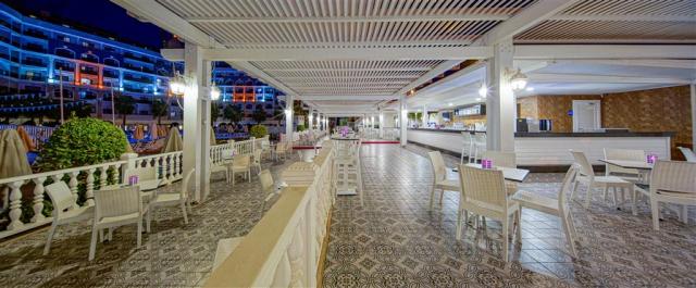Diamond Premium Hotel & Spa - pool bar - letecký zájazd CK  - T