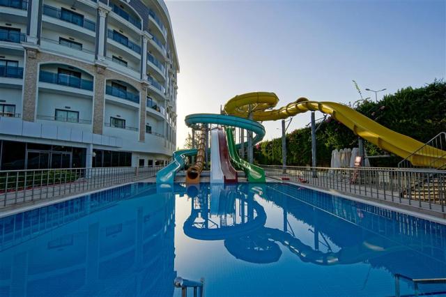 Diamond Premium Hotel & Spa - bazén so šmykľavkami - letecký zá