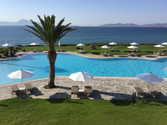 Neptune Luxury Resort - bazén - letecky zájazd CK  - Mastichari