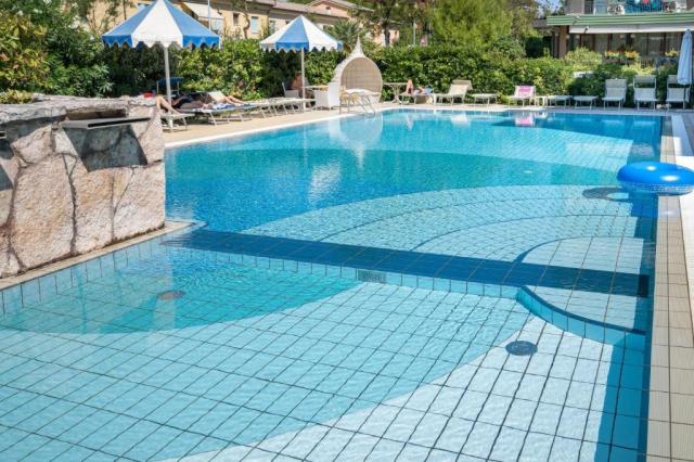 Hotel Harry´s individuálnou a autobusovou dopravou, dovolenka s