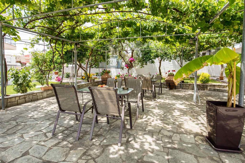 Apartmány Ianos -záhrada - autobusový zájazd CK - Grécko, Thas