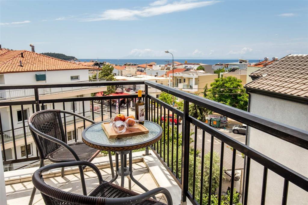 Apartmány Ianos - terasa - autobusový zájazd CK - Grécko, Thas
