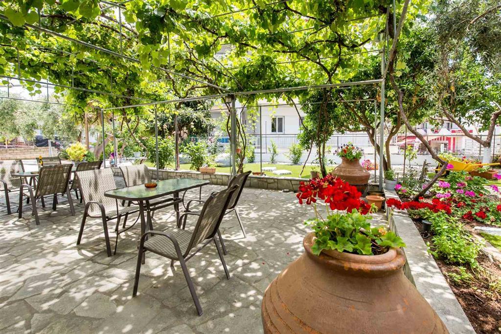 Apartmány Ianos -záhrada - autobusový zájazd CK - Grécko, Thas