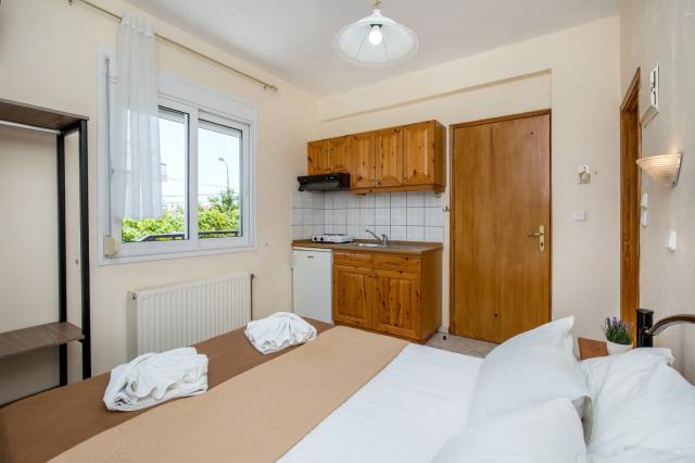 Apartmány Ianos - dvojlôžková izba s možnosťou prístelky - auto