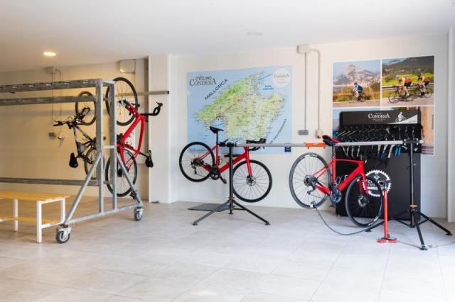 Hotel Condesa - požičovňa bicyklov - letecký zájazd CK  - Malor