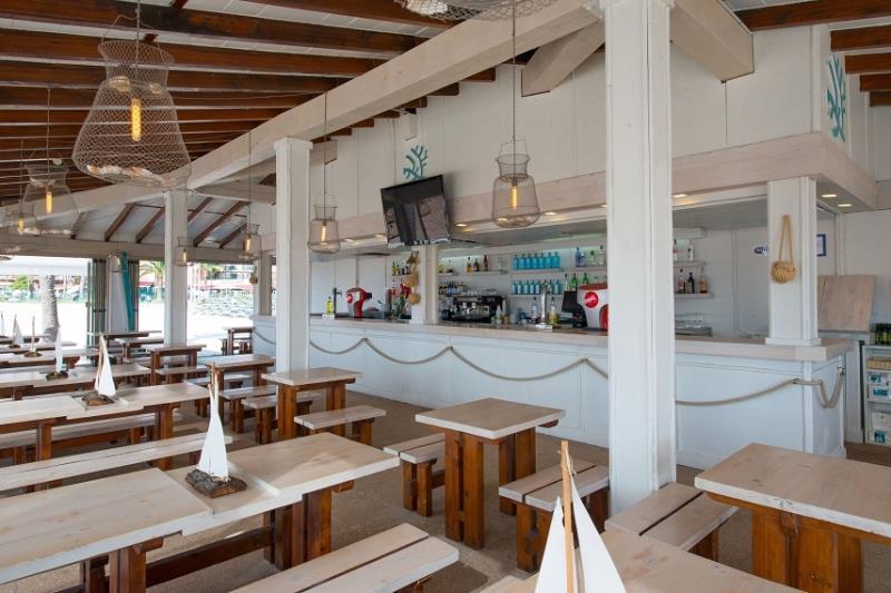 Iberostar Ciudad Blanca - bar na pláži - letecký zájazd CK - M