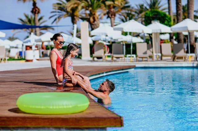 Louis Ledra Beach - bazén - letecký zájazd CK  - Cyprus, Paphos