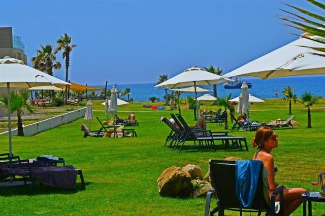 Amphora Hotel Suites - záhrada - letecký zájazd CK  - Cyprus, P