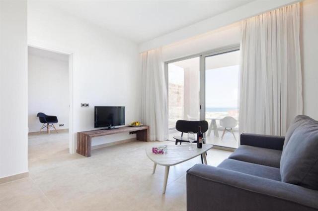 Amphora Hotel Suites - izba - letecký zájazd CK  - Cyprus, Paph