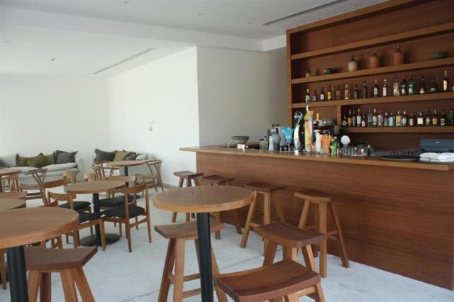Amphora Hotel Suites - bar - letecký zájazd CK  - Cyprus, Papho