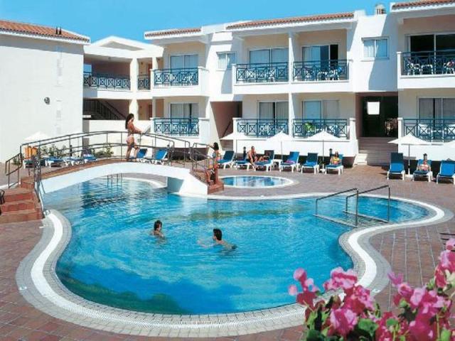 Cynthiana Beach Hotel - bazén - letecký zájazd CK  - Cyprus, Pa