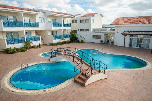 Cynthiana Beach Hotel - bazén - letecký zájazd CK  - Cyprus, Pa