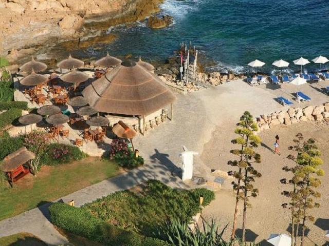 Cynthiana Beach Hotel - plážový bar - letecký zájazd CK  - Cypr
