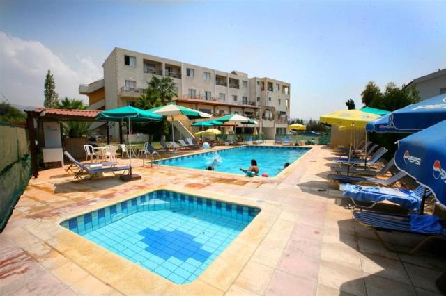 Patsas Apartments - bazén - letecký zájazd CK  - Cyprus, Coral 