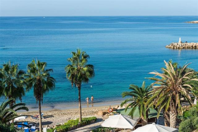 Coral Beach Hotel Resort - pláž - letecký zájazd CK  - Cyprus, 