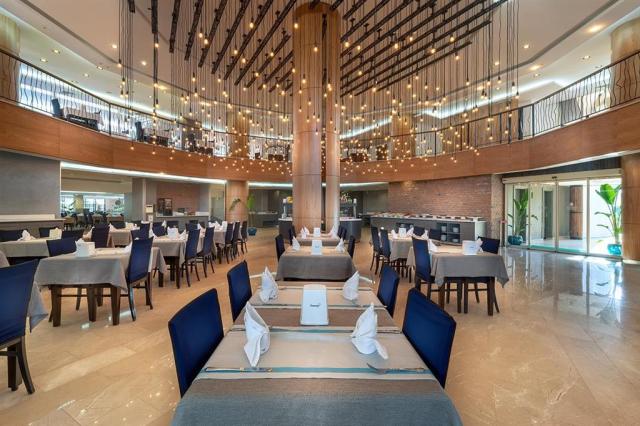 Orfeus Park Hotel - hlavná reštaurácia - letecký zájazd CK  - T