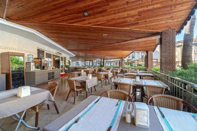 Orfeus Park Hotel - hlavná reštaurácia - letecký zájazd CK  - T