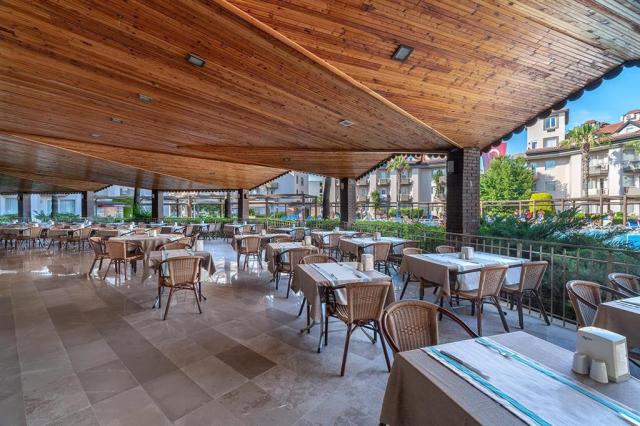 Orfeus Park Hotel - hlavná reštaurácia - letecký zájazd CK  - T