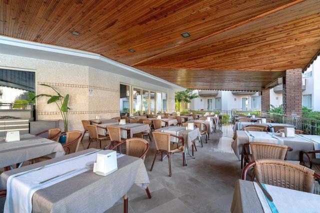 Orfeus Park Hotel - hlavná reštaurácia - letecký zájazd CK  - T