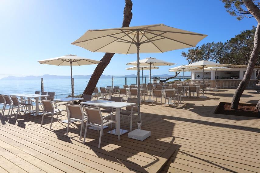 Iberostar Playa del Muro Village - bar pri bazéne - letecký záj
