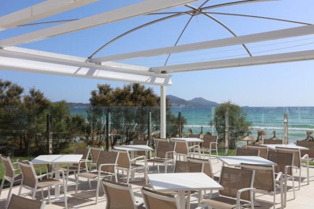 Iberostar Playa del Muro Village - bar pri bazéne - letecký záj