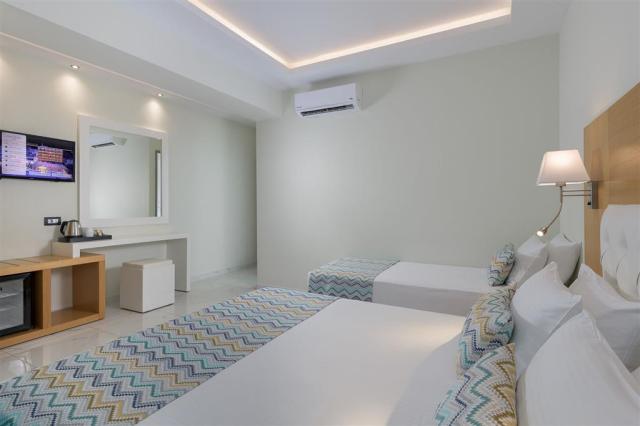 Hotel Oceanis Park - dvojlôžková izba s prístelkou - letecký zá
