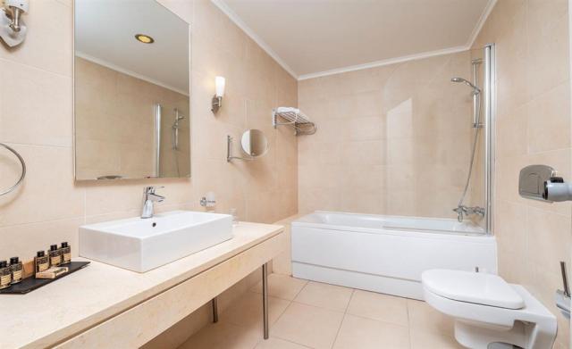 Hotel D´Andrea Mare beach - kúpelňa - letecký zájazd CK  - Ialy