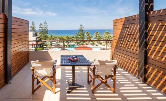 Hotel D´Andrea Mare beach - sedenie na balkóne - letecký zájazd