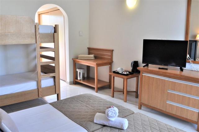 Hotel  Cyprotel Faliraki - rodinná izba s poschodovou posteľou 