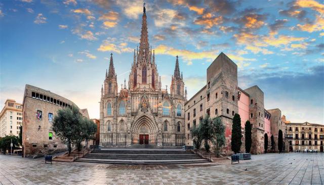 CK , Letecký poznávací zájazd, Španielsko, Barcelona - Gaudího 