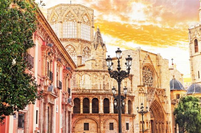 CK , Letecký poznávací zájazd, Španielsko, Valencia - dáma hist