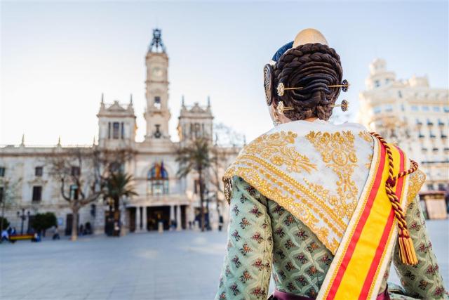 CK , Letecký poznávací zájazd, Španielsko, Valencia - dáma hist