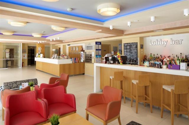 Karlovo - lobby bar - letecký a autobusový zájazd CK  - Bulhars