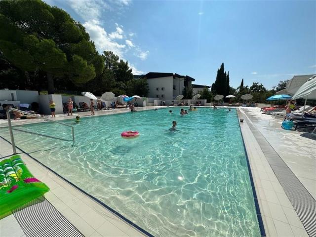Holiday Resort Ad Turres - bazén - autobusový zájazd CK  - Chor