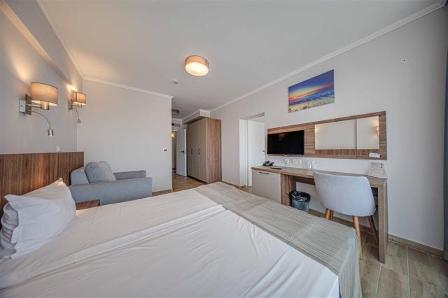 Cinema Hotel - rodinná izba - letecký a autobusový zájazd CK  -