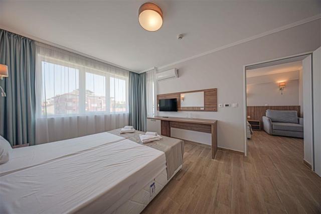 Cinema Hotel - rodinná izba - letecký a autobusový zájazd CK  -