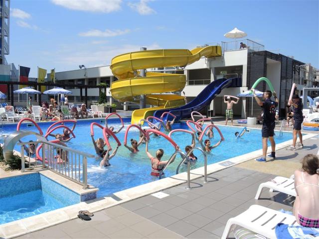 Burgas Beach - bazénová časť - letecký a autobusový zájazd CK  
