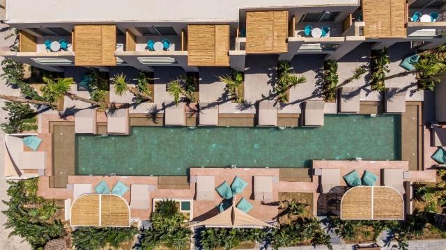Akti Coast Club - pohľad na izby so spoločným bazénom - letecky
