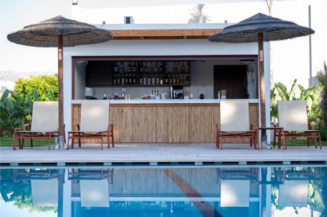 Akti Coast Club - bar pri bazéne - letecky zájazd CK  - Marmari