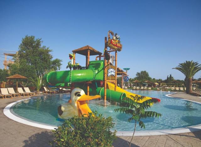 Akti Coast Club - detský bazén so šmýkalkami - letecky zájazd C