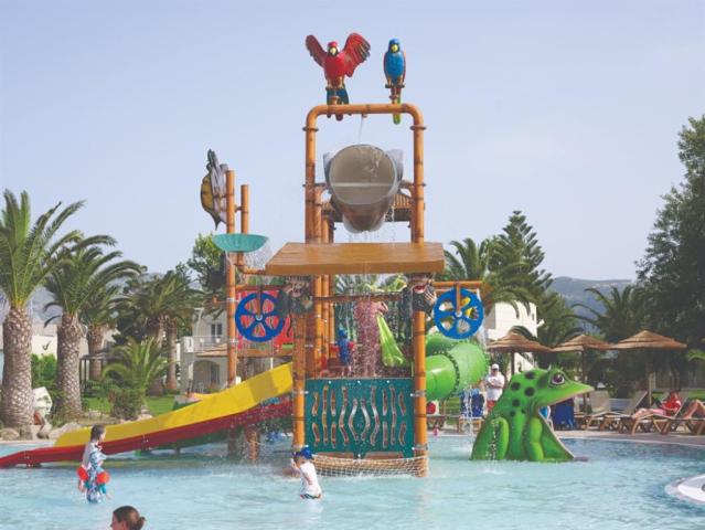 Akti Coast Club - detský bazén so šmýkalkami - letecky zájazd C
