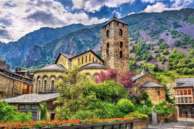 CK , Letecké poznávacie zájazdy,  Andorra, Girona a Katalánsko,