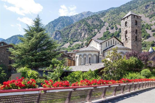 CK , Letecké poznávacie zájazdy,  Andorra, Girona a Katalánsko,