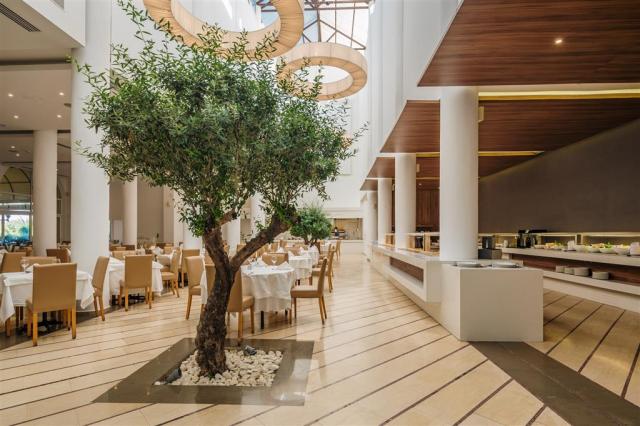 Hotel Lindos Royal Resort - reštaurácia - letecký zájazd CK  - 