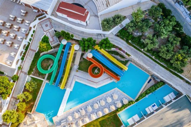 Hotel Lindos Royal Resort - bazén s tobogánmi - letecký zájazd 
