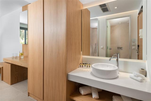 Hotel Lindos Royal Resort - kúpelňa - letecký zájazd CK  - Vlyc